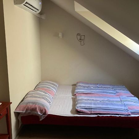 35 Vendeghaz Pecs Apartment Exterior photo