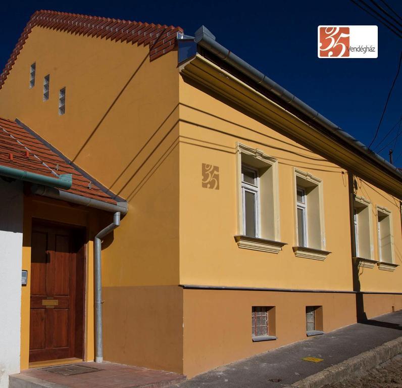 35 Vendeghaz Pecs Apartment Exterior photo